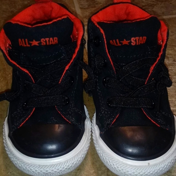 Kids Converse - Picture 3 of 7